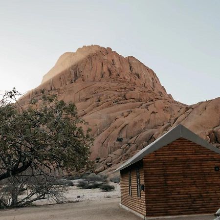 Spitzkoppe Cabin Camp Usakos Bagian luar foto