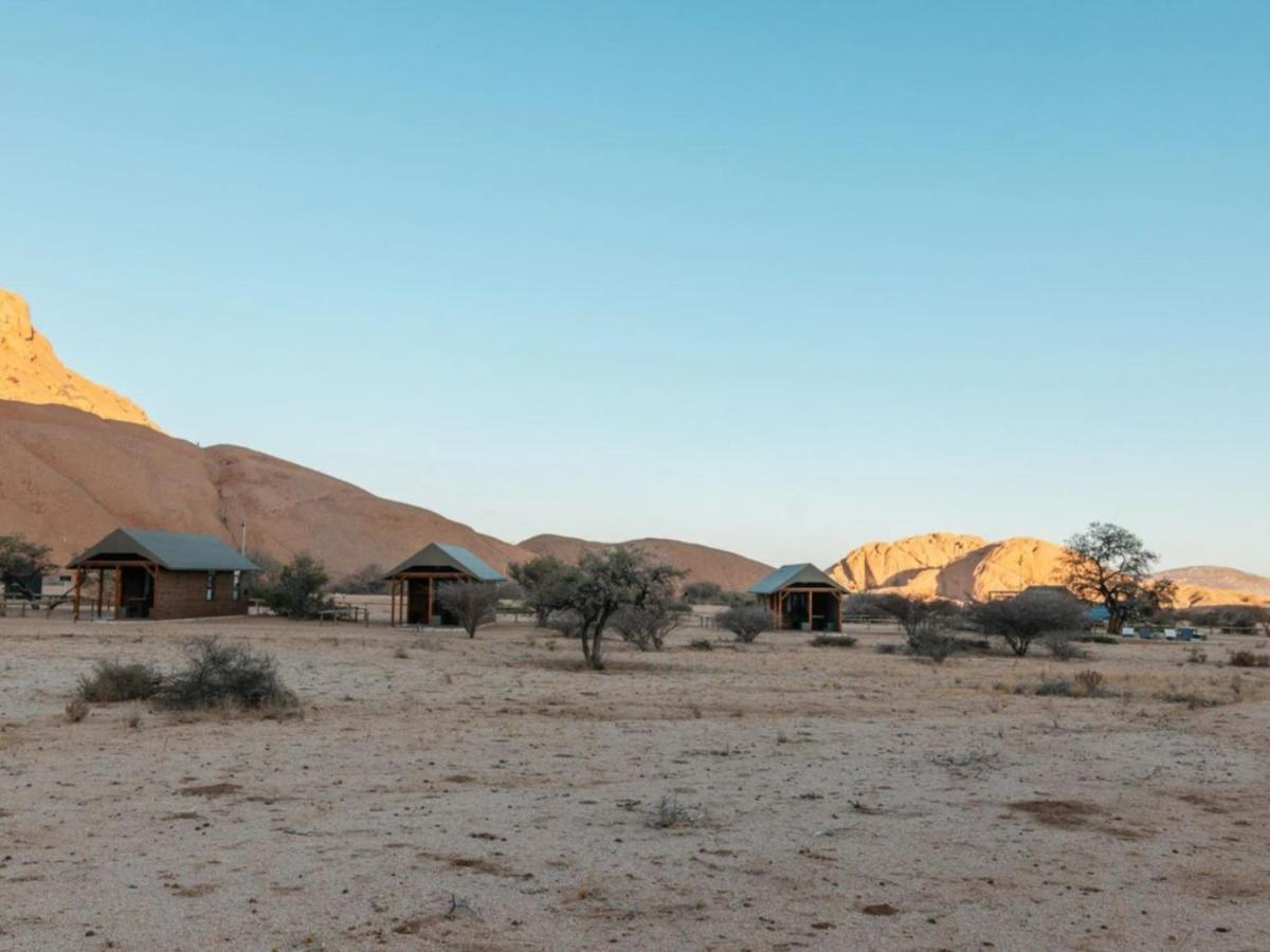 Spitzkoppe Cabin Camp Usakos Bagian luar foto