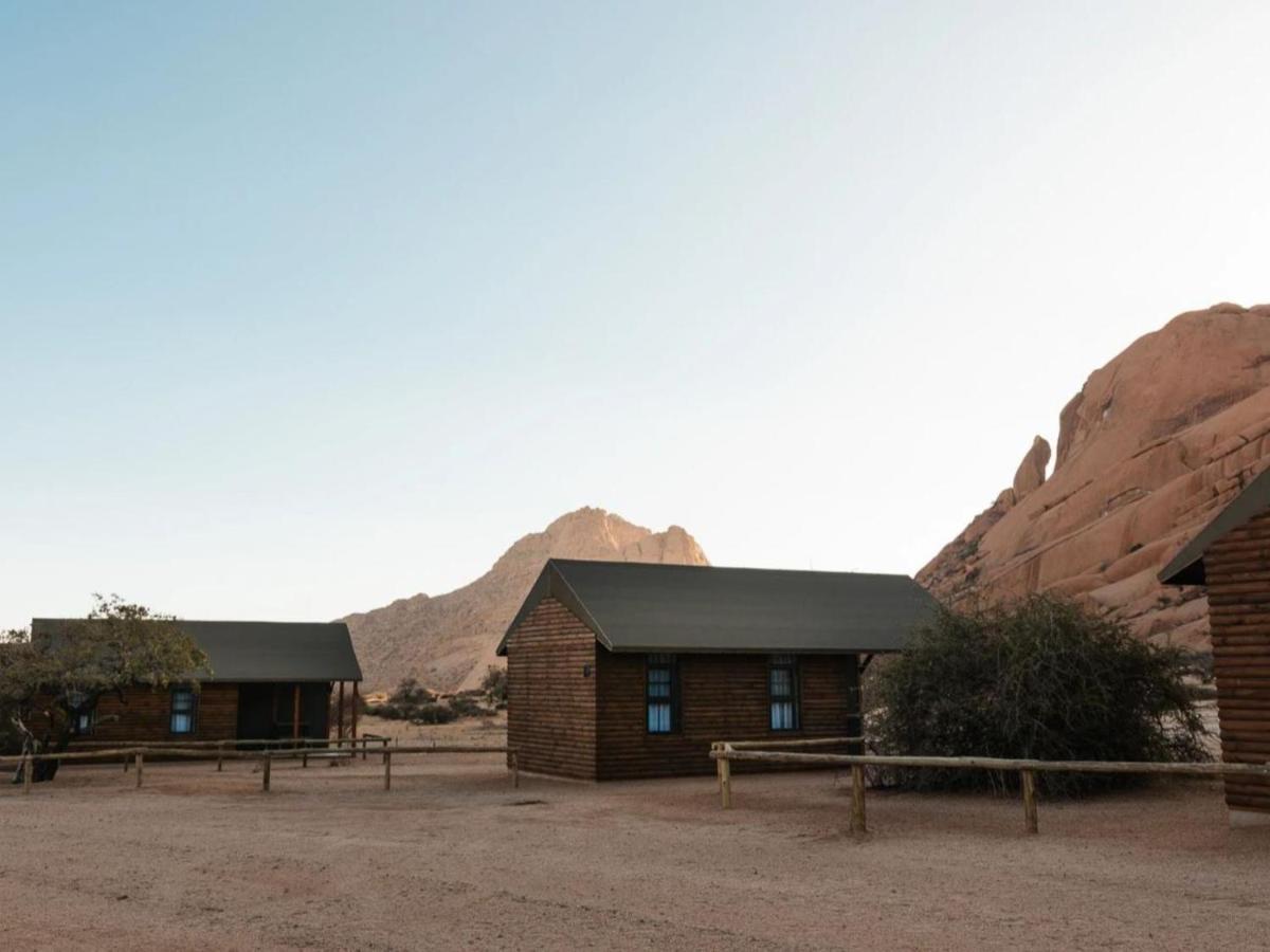 Spitzkoppe Cabin Camp Usakos Bagian luar foto